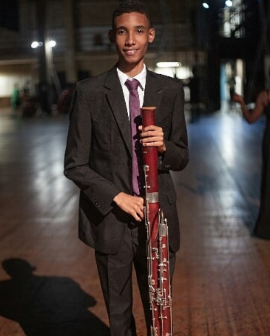 Elias Novais apresentando